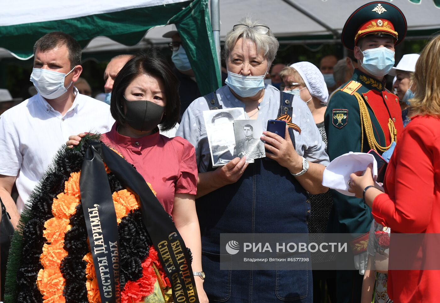 Церемония перезахоронения красноармейцев, погибших в битве в Подмосковье 