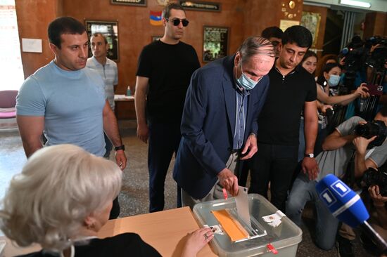 Досрочные парламентские выборы в Армении