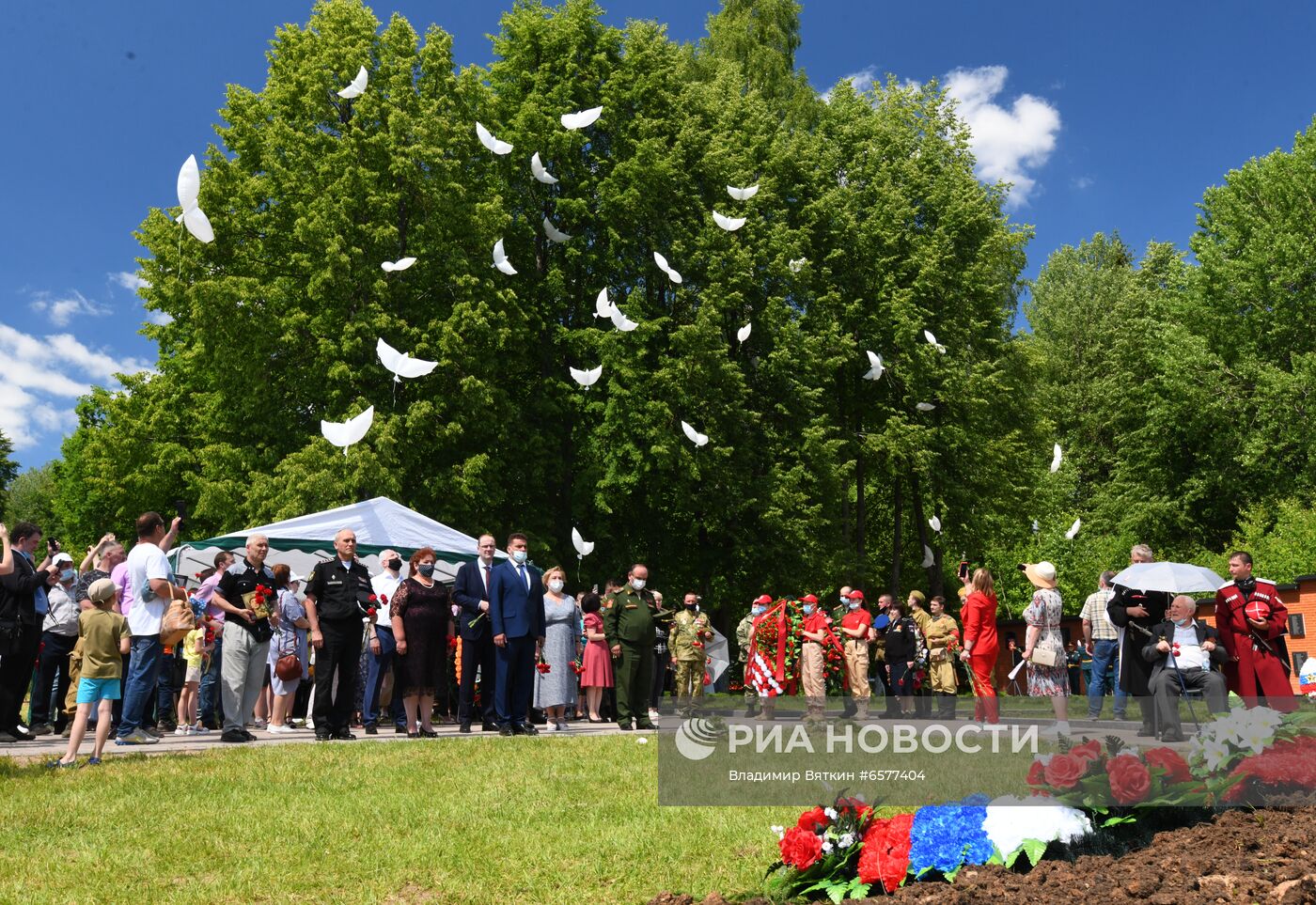 Церемония перезахоронения красноармейцев, погибших в битве в Подмосковье 