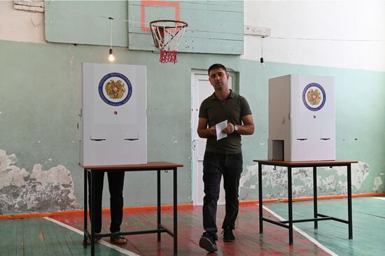 Досрочные парламентские выборы в Армении