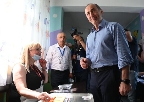 Досрочные парламентские выборы в Армении