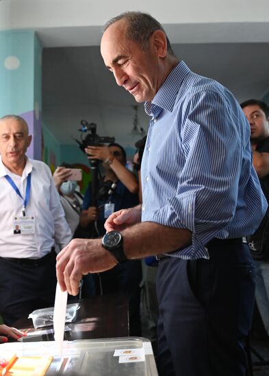 Досрочные парламентские выборы в Армении