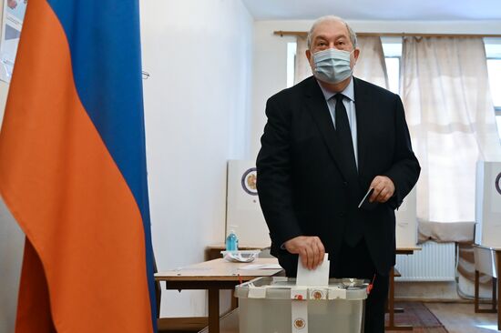 Досрочные парламентские выборы в Армении