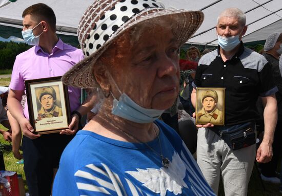 Церемония перезахоронения красноармейцев, погибших в битве в Подмосковье 