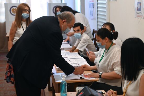 Досрочные парламентские выборы в Армении