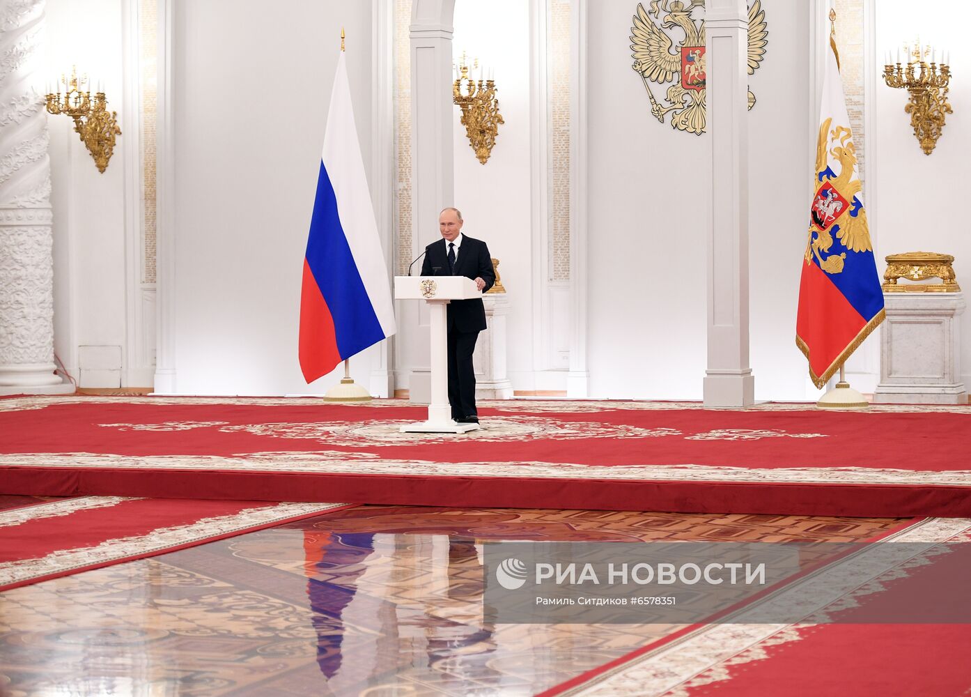 Президент РФ В. Путин провел встречу с депутатами Государственной Думы РФ седьмого созыва