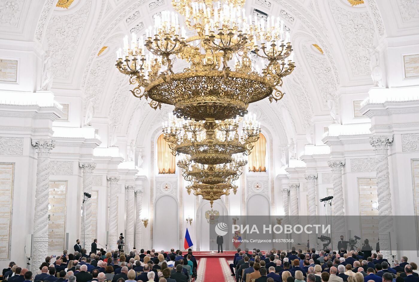 Президент РФ В. Путин провел встречу с депутатами Государственной Думы РФ седьмого созыва