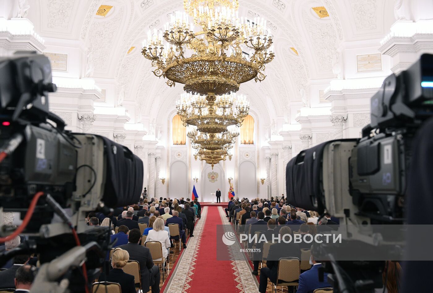 Президент РФ В. Путин провел встречу с депутатами Государственной Думы РФ седьмого созыва