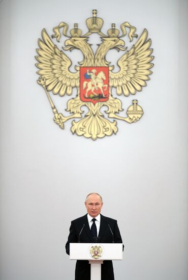 Президент РФ В. Путин провел встречу с депутатами Государственной Думы РФ седьмого созыва