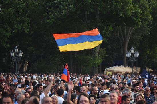 Митинг сторонников Н. Пашиняна в Ереване 