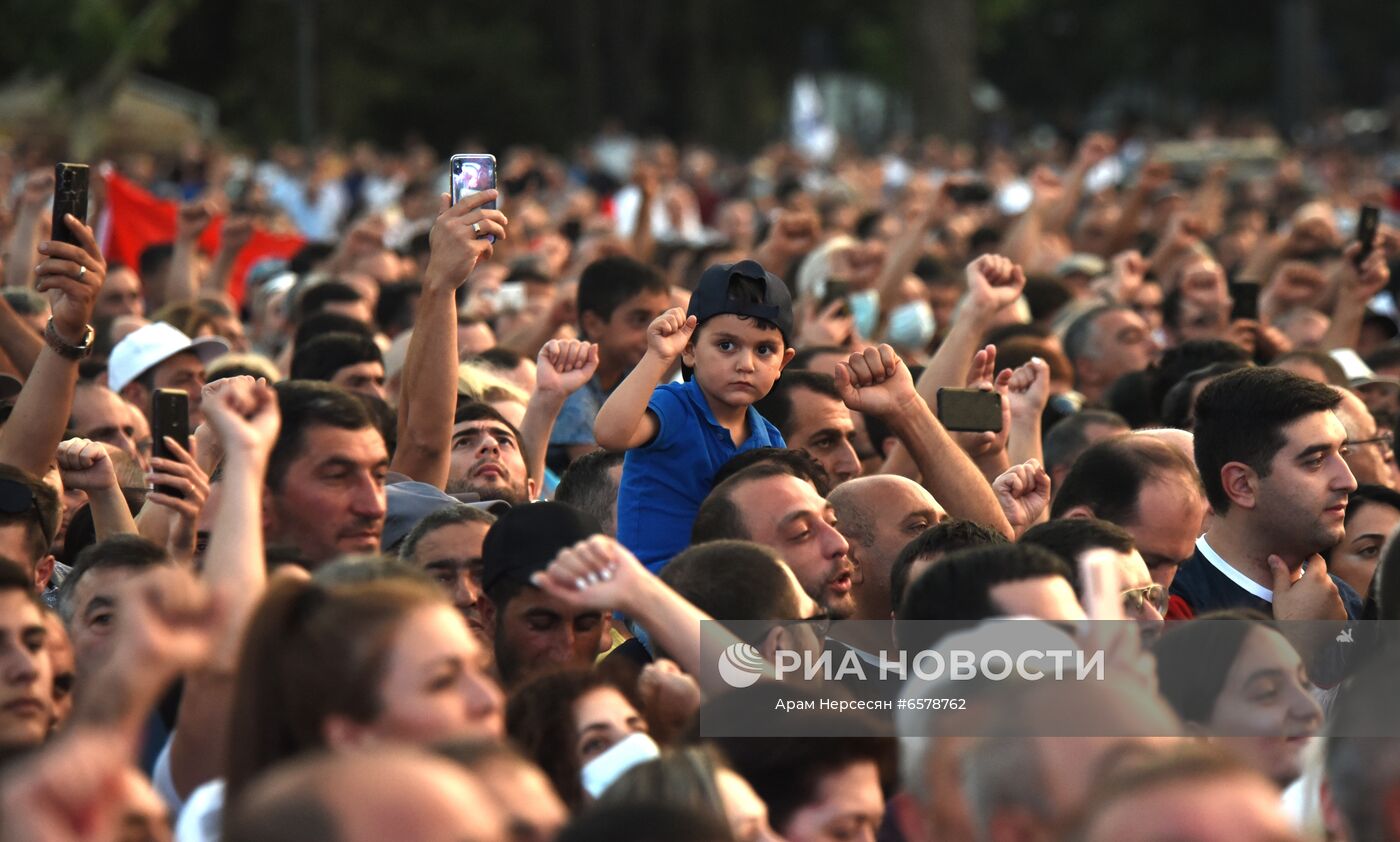 Митинг сторонников Н. Пашиняна в Ереване 