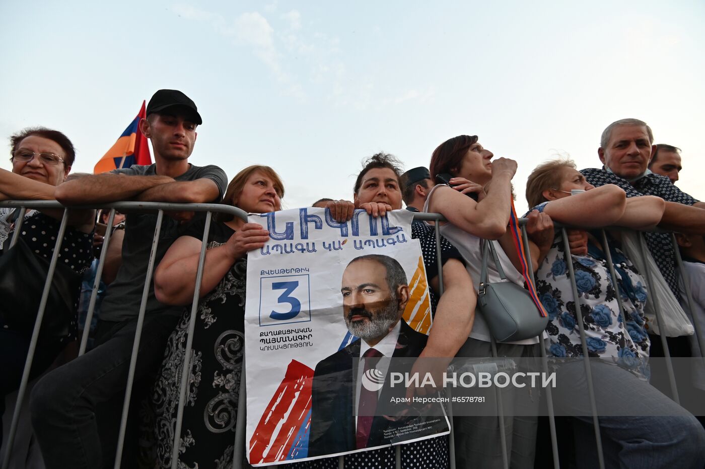 Митинг сторонников Н. Пашиняна в Ереване 