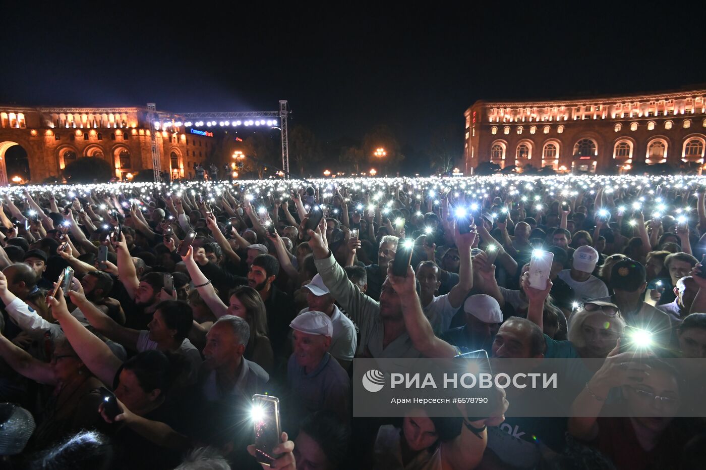 Митинг сторонников Н. Пашиняна в Ереване 