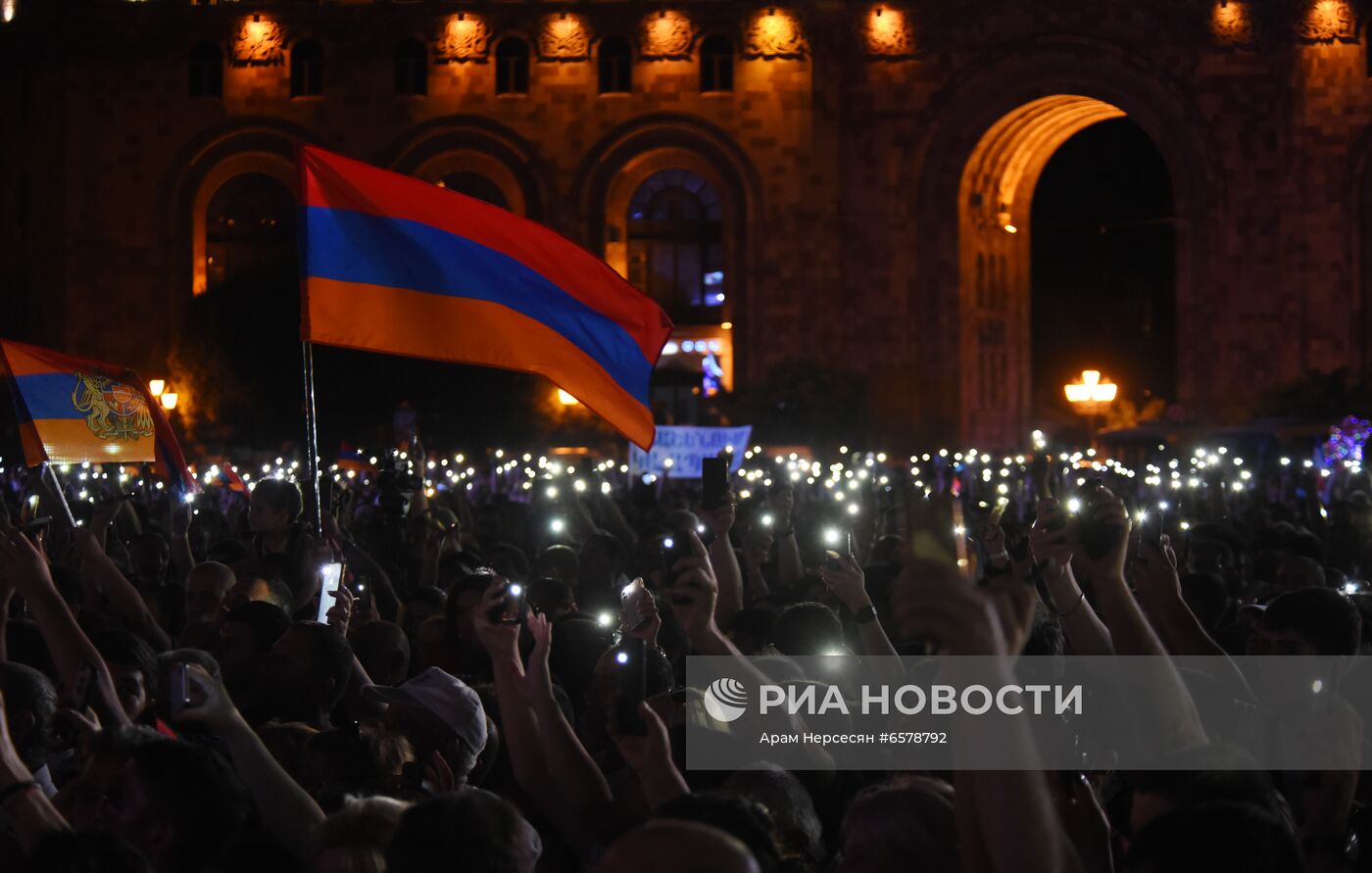 Митинг сторонников Н. Пашиняна в Ереване 