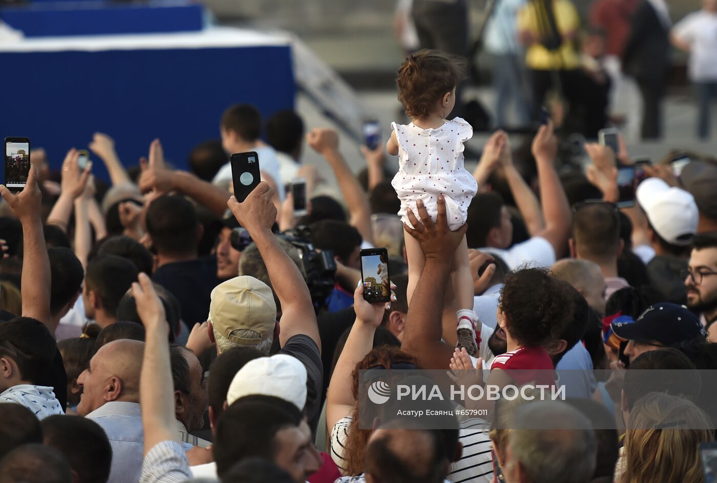 Митинг сторонников Н. Пашиняна в Ереване 