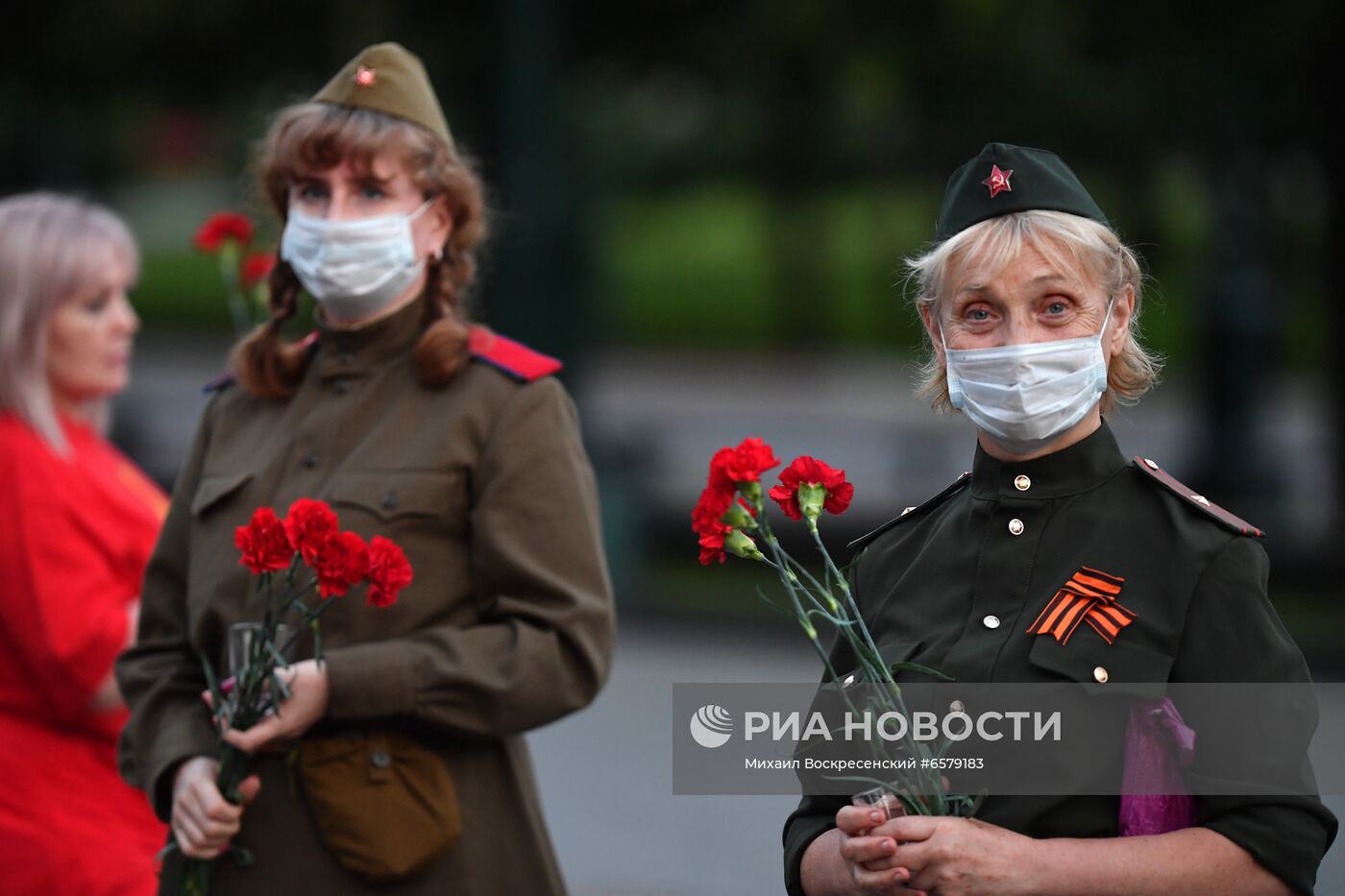 Акция "Вахта памяти. Вечный огонь" в Александровском саду