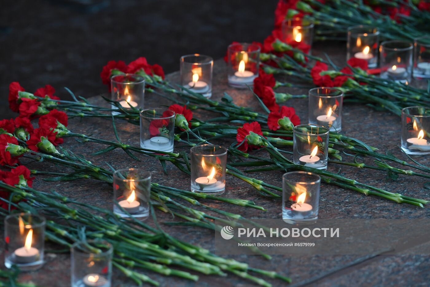 Акция "Вахта памяти. Вечный огонь" в Александровском саду