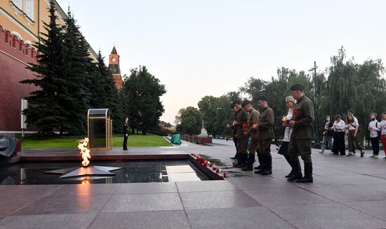 Акция "Вахта памяти. Вечный огонь" в Александровском саду