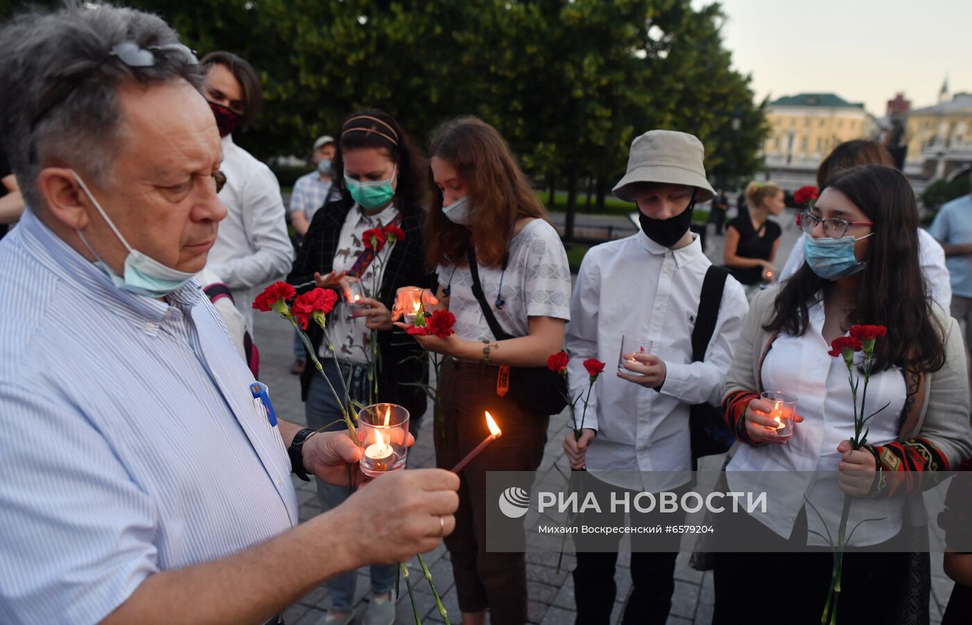 Акция "Вахта памяти. Вечный огонь" в Александровском саду