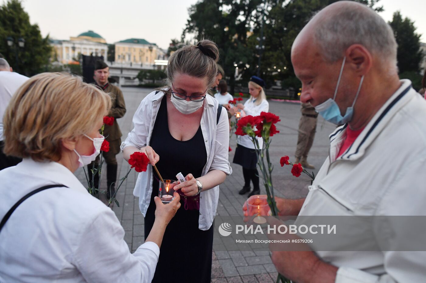 Акция "Вахта памяти. Вечный огонь" в Александровском саду