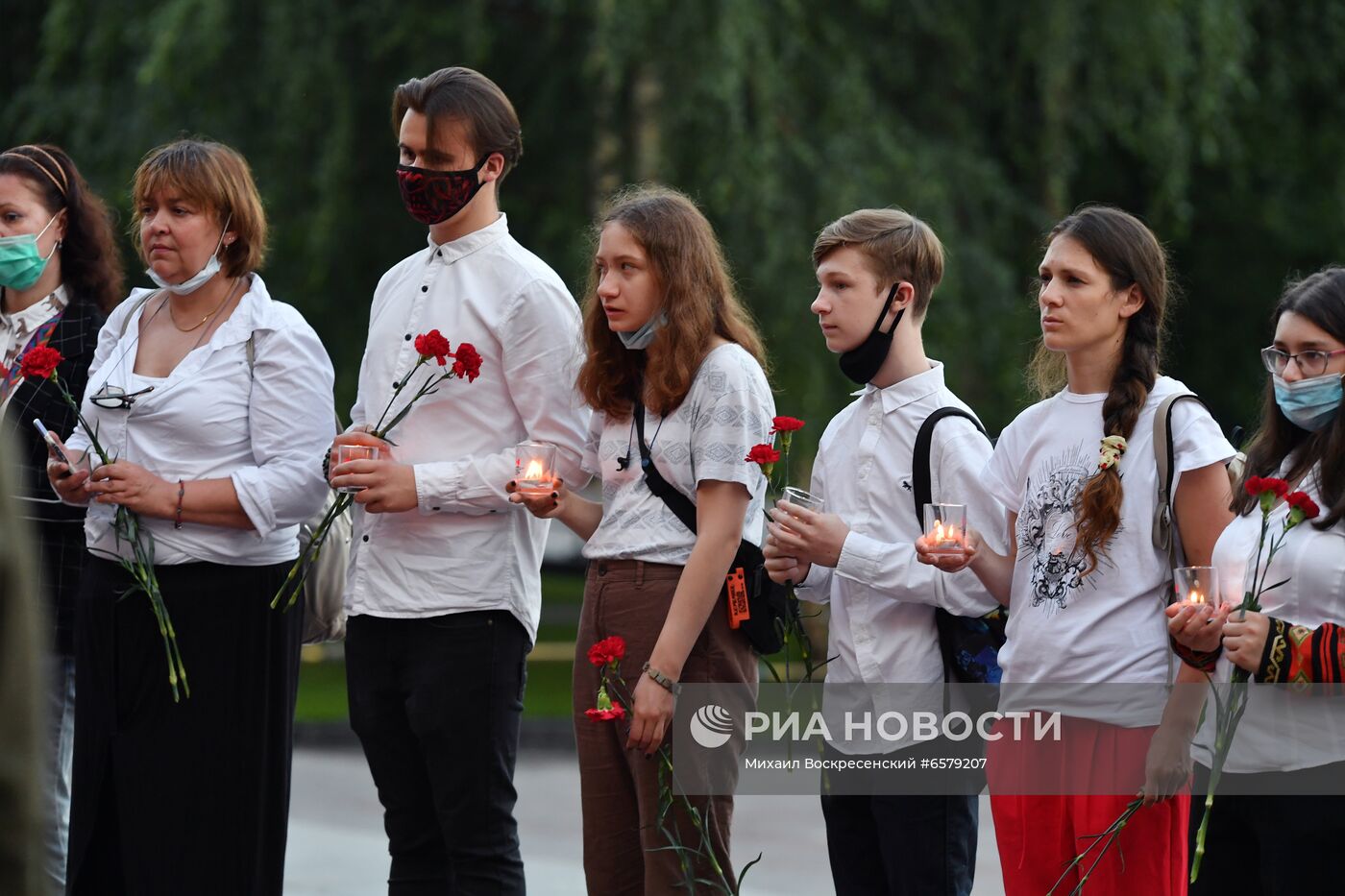 Акция "Вахта памяти. Вечный огонь" в Александровском саду