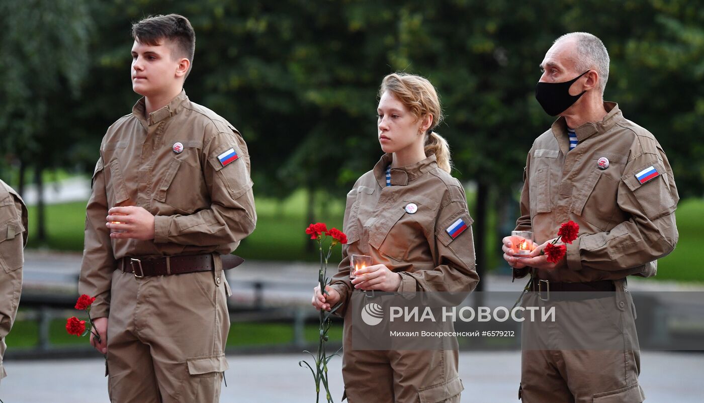 Акция "Вахта памяти. Вечный огонь" в Александровском саду