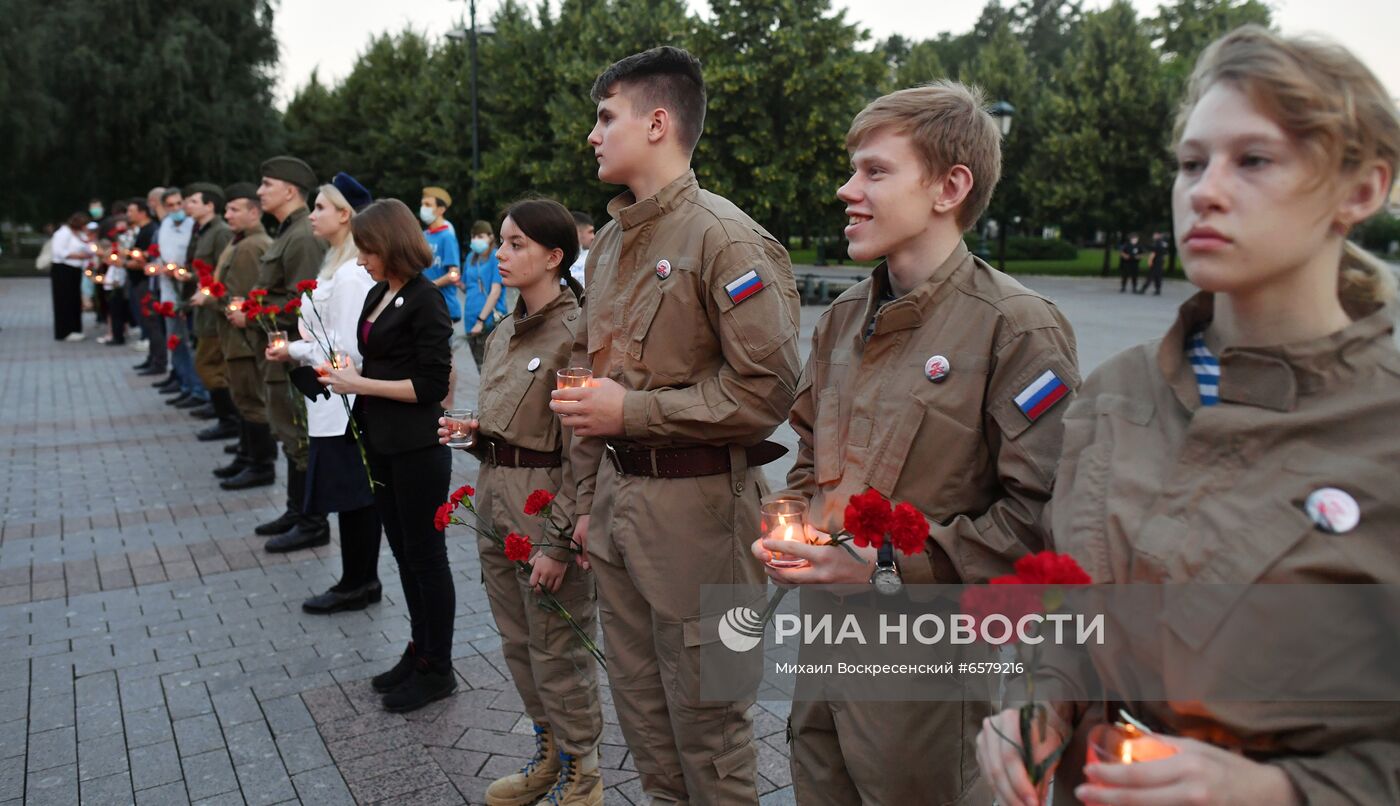 Акция "Вахта памяти. Вечный огонь" в Александровском саду