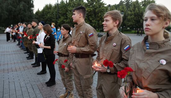 Акция "Вахта памяти. Вечный огонь" в Александровском саду