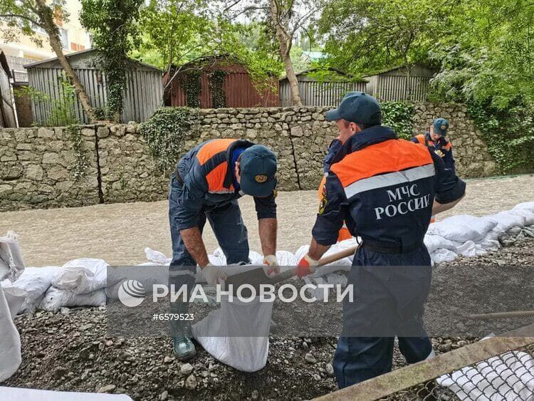 Аварийно-восстановительные работы в Крыму после подтоплений