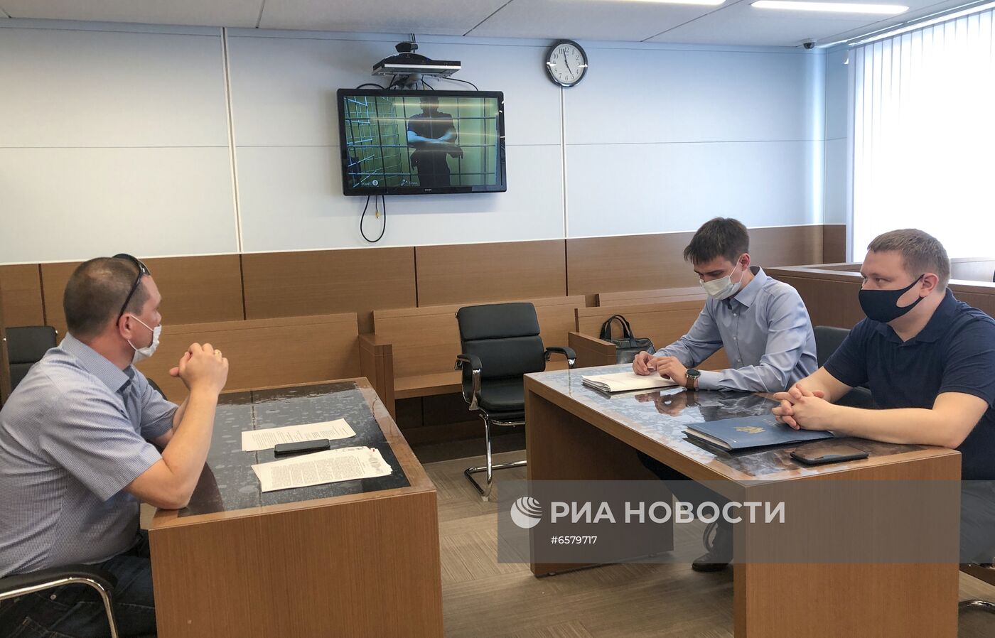 Суд перенес заседание по иску Навального о признании его склонным к побегу на 25 июня
