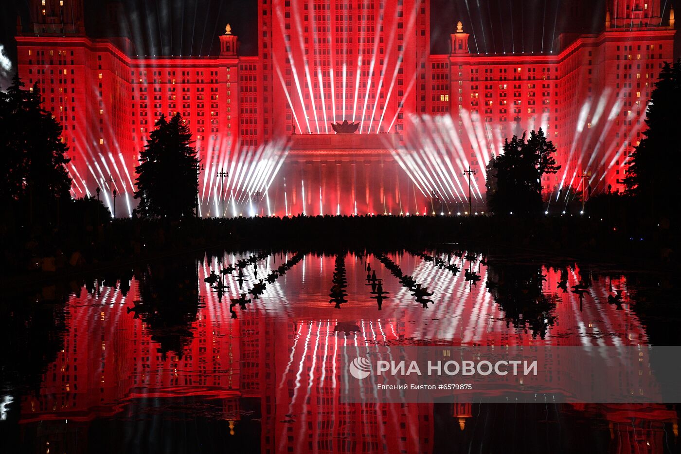 Акция "Лучи Победы" в Москве