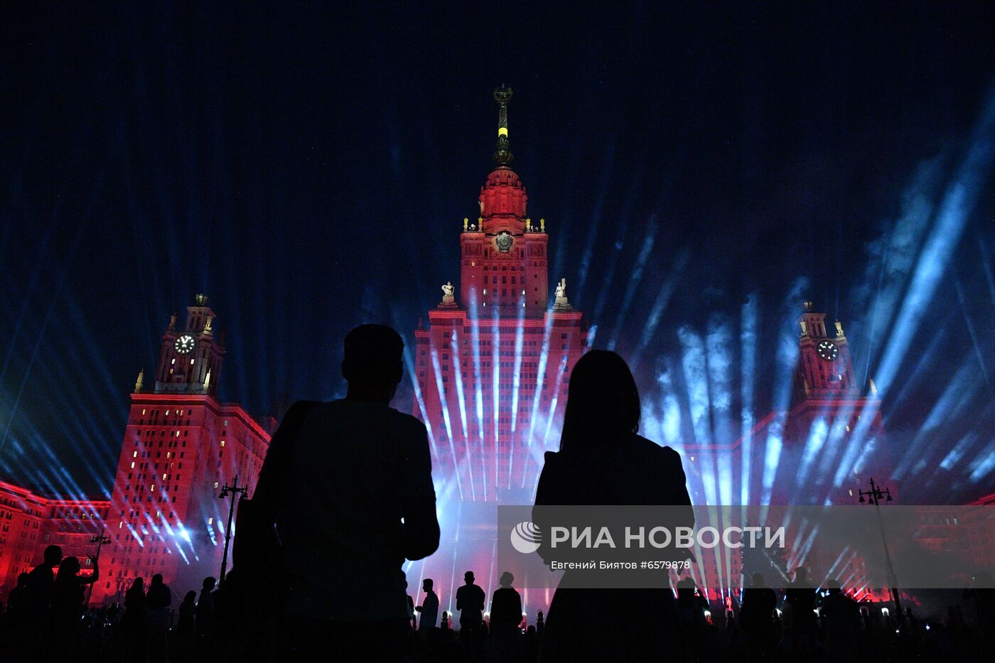 Акция "Лучи Победы" в Москве