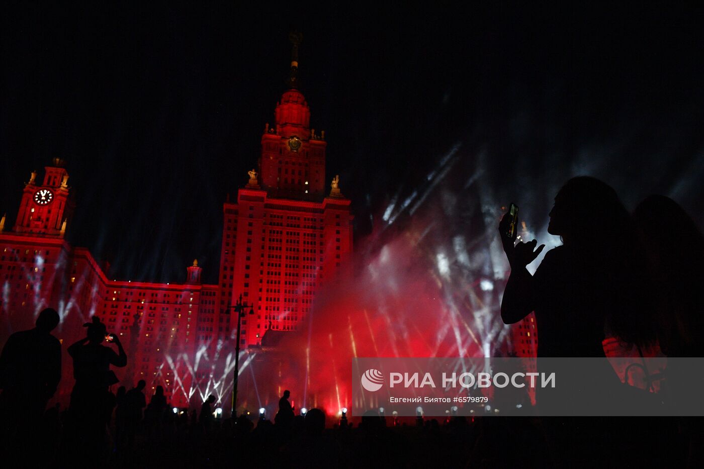 Акция "Лучи Победы" в Москве