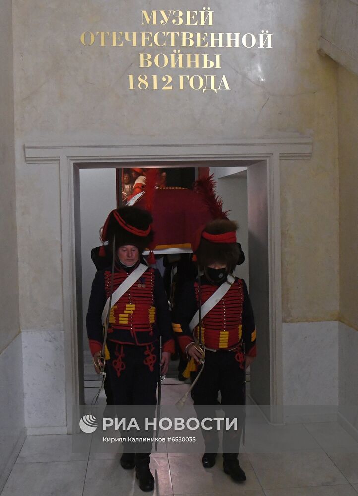 Церемония передачи останков соратника Наполеона генерала Гюдена