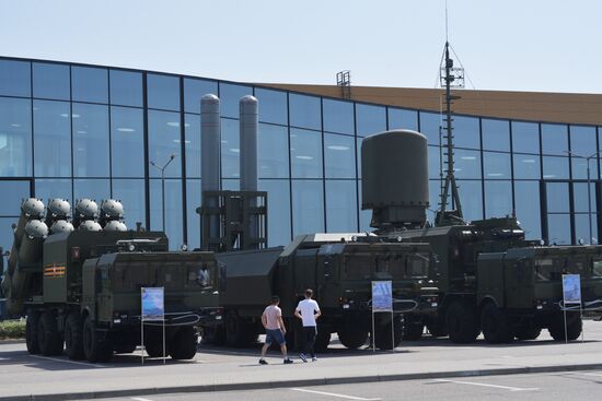 Международный военно-морской салон в Санкт-Петербурге