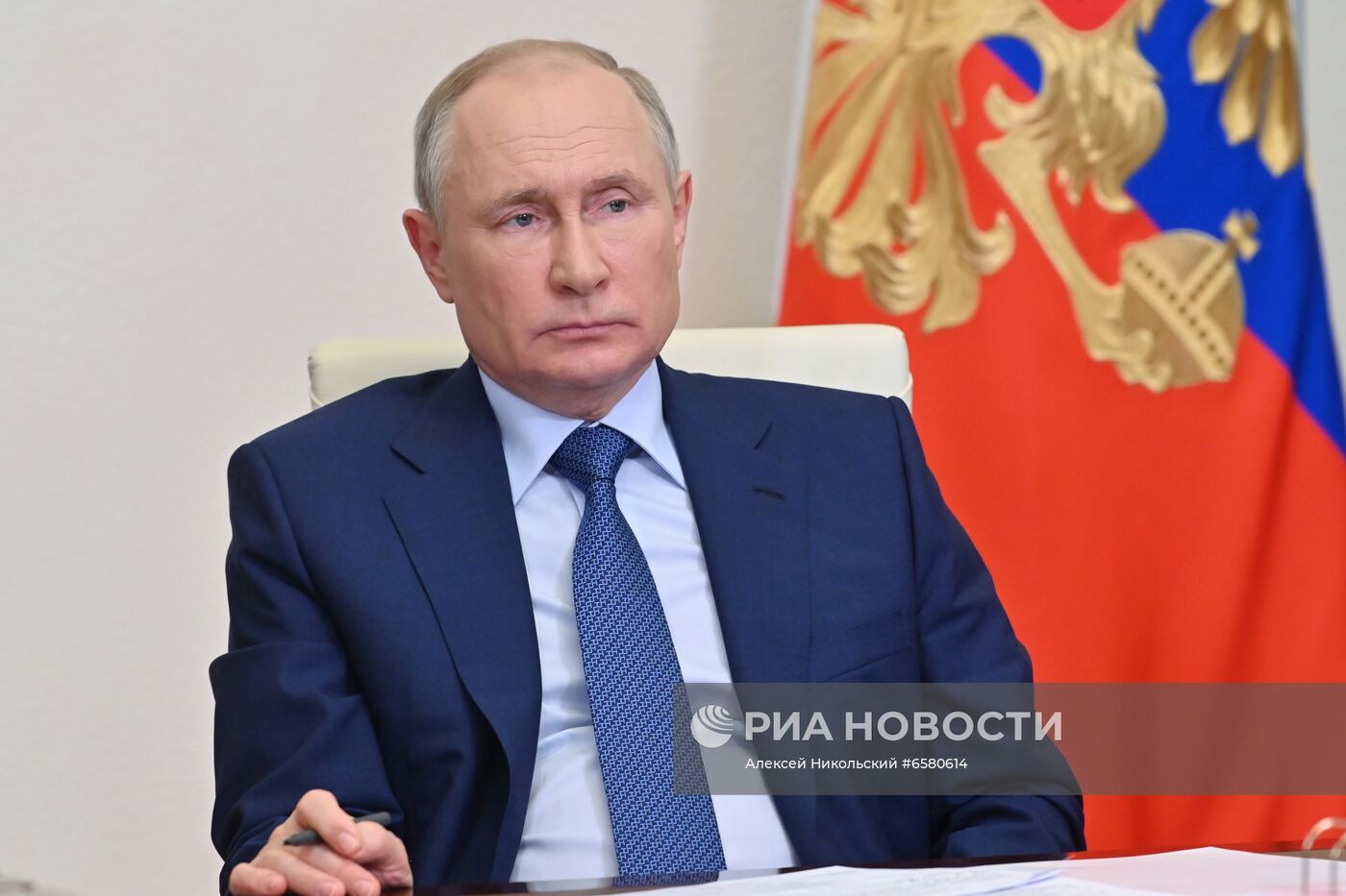 Президент РФ В. Путин провел рабочую встречу с главой Чечни Р. Кадыровым