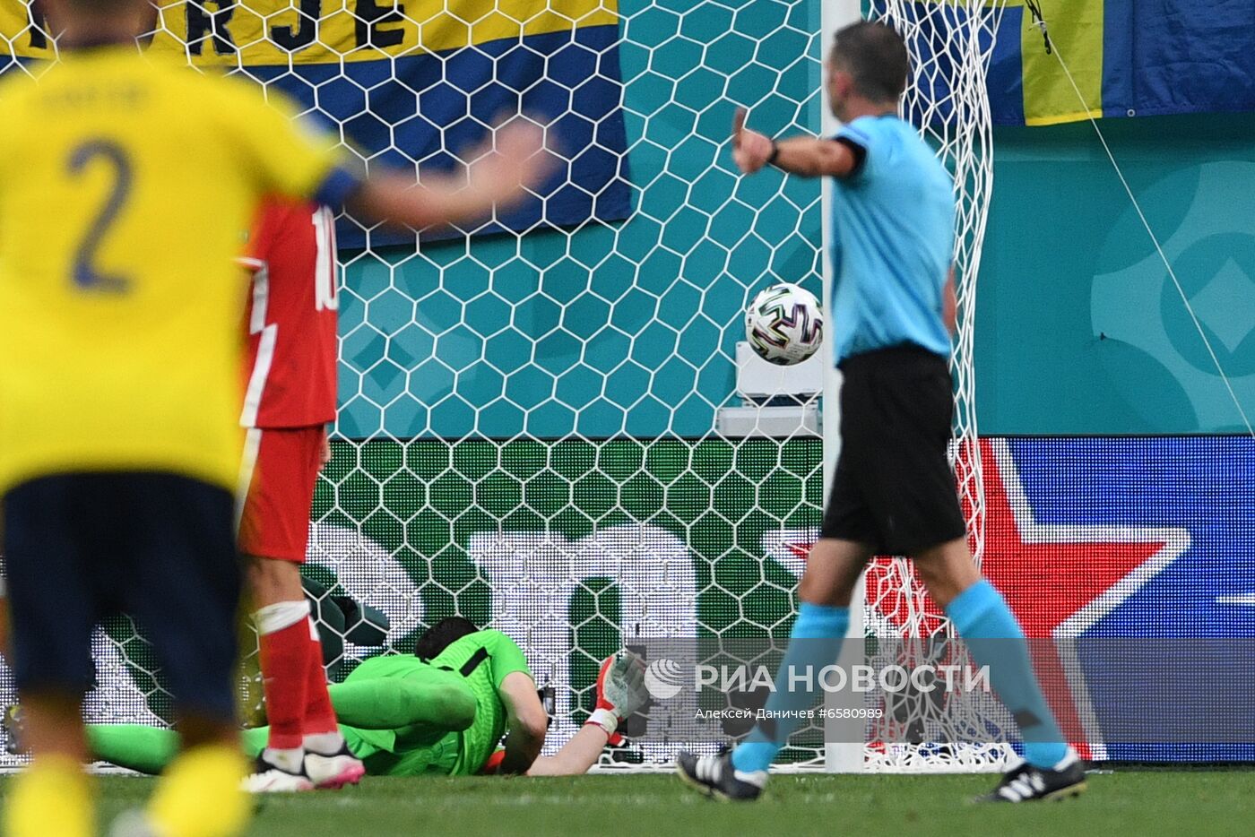 Футбол. ЧЕ-2020. Матч Швеция - Польша