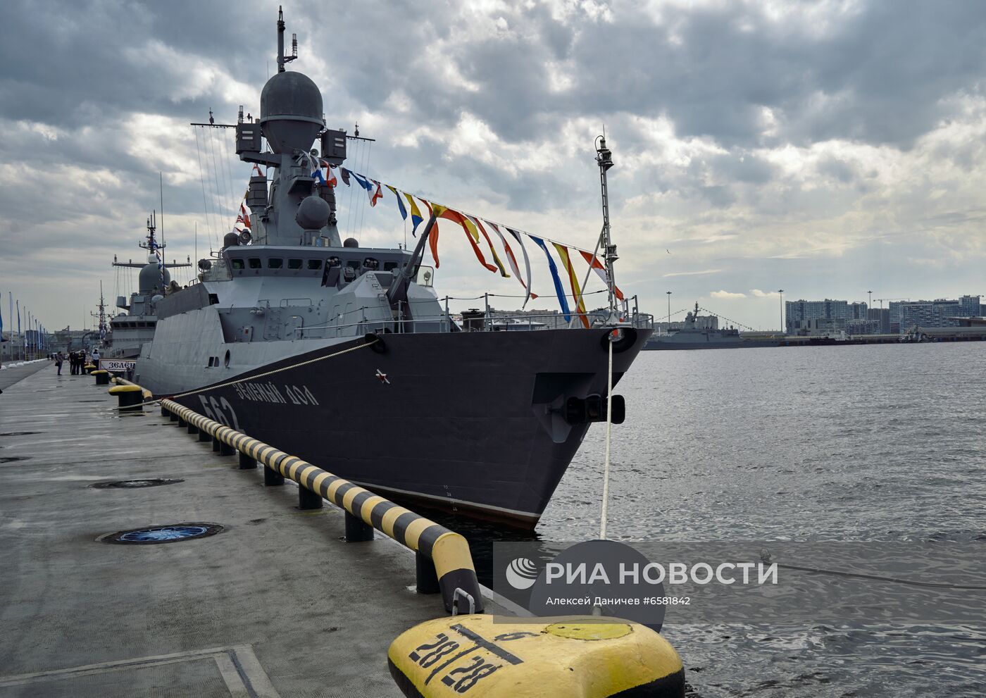 Международный военно-морской салон в Санкт-Петербурге