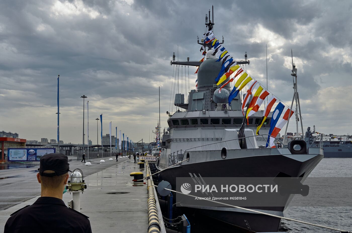 Международный военно-морской салон в Санкт-Петербурге