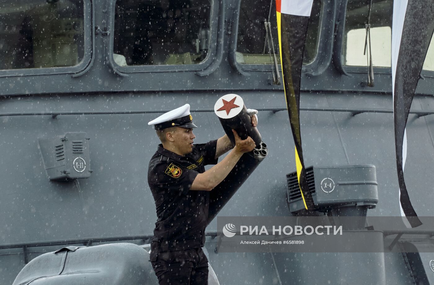 Международный военно-морской салон в Санкт-Петербурге