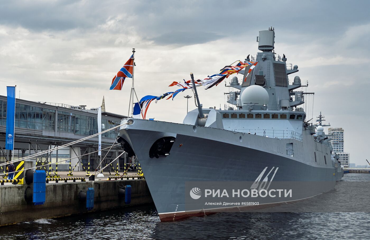 Международный военно-морской салон в Санкт-Петербурге