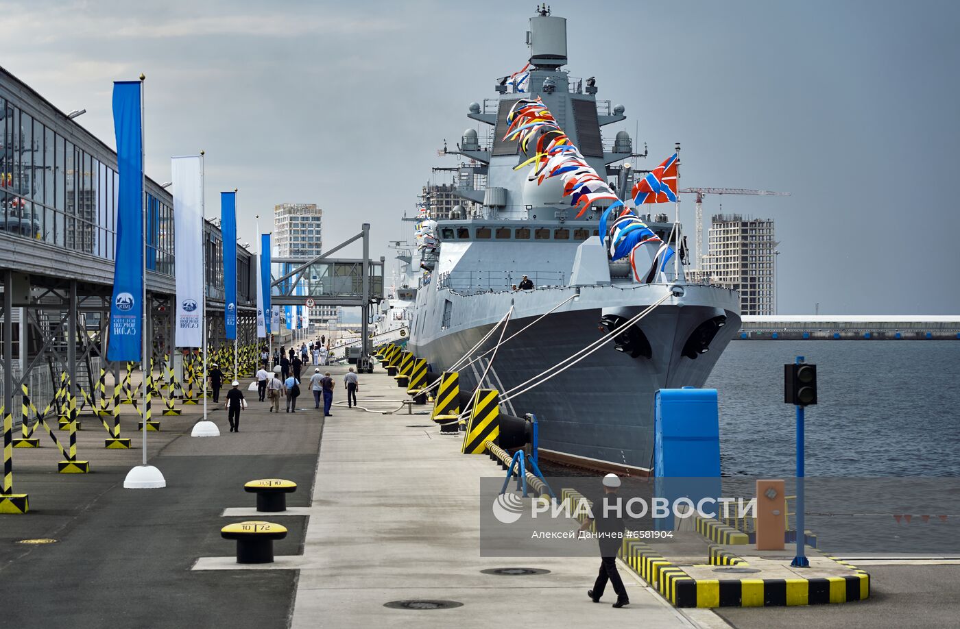 Международный военно-морской салон в Санкт-Петербурге