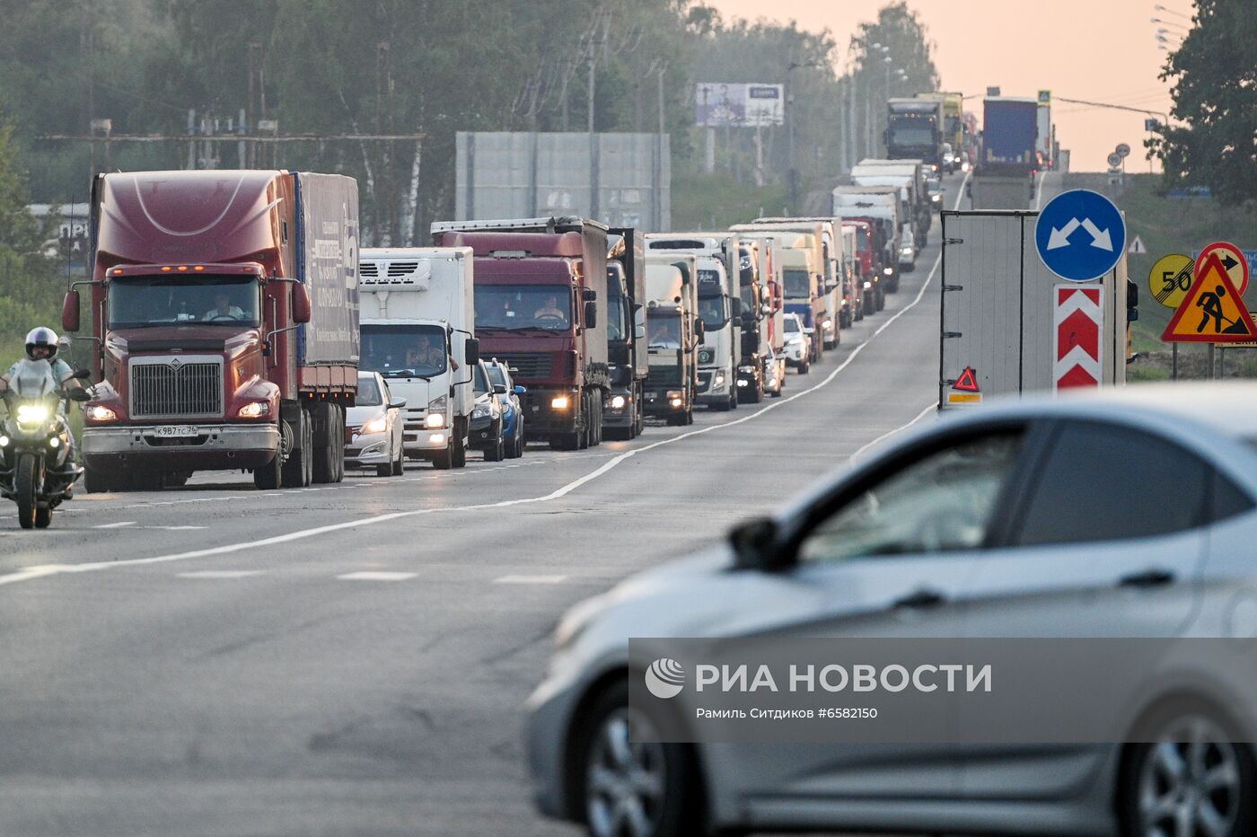 Новые правила передвижения грузовиков тяжелее 3.5 т по МКАД и ЦКАД вступят  не раньше июля | РИА Новости Медиабанк