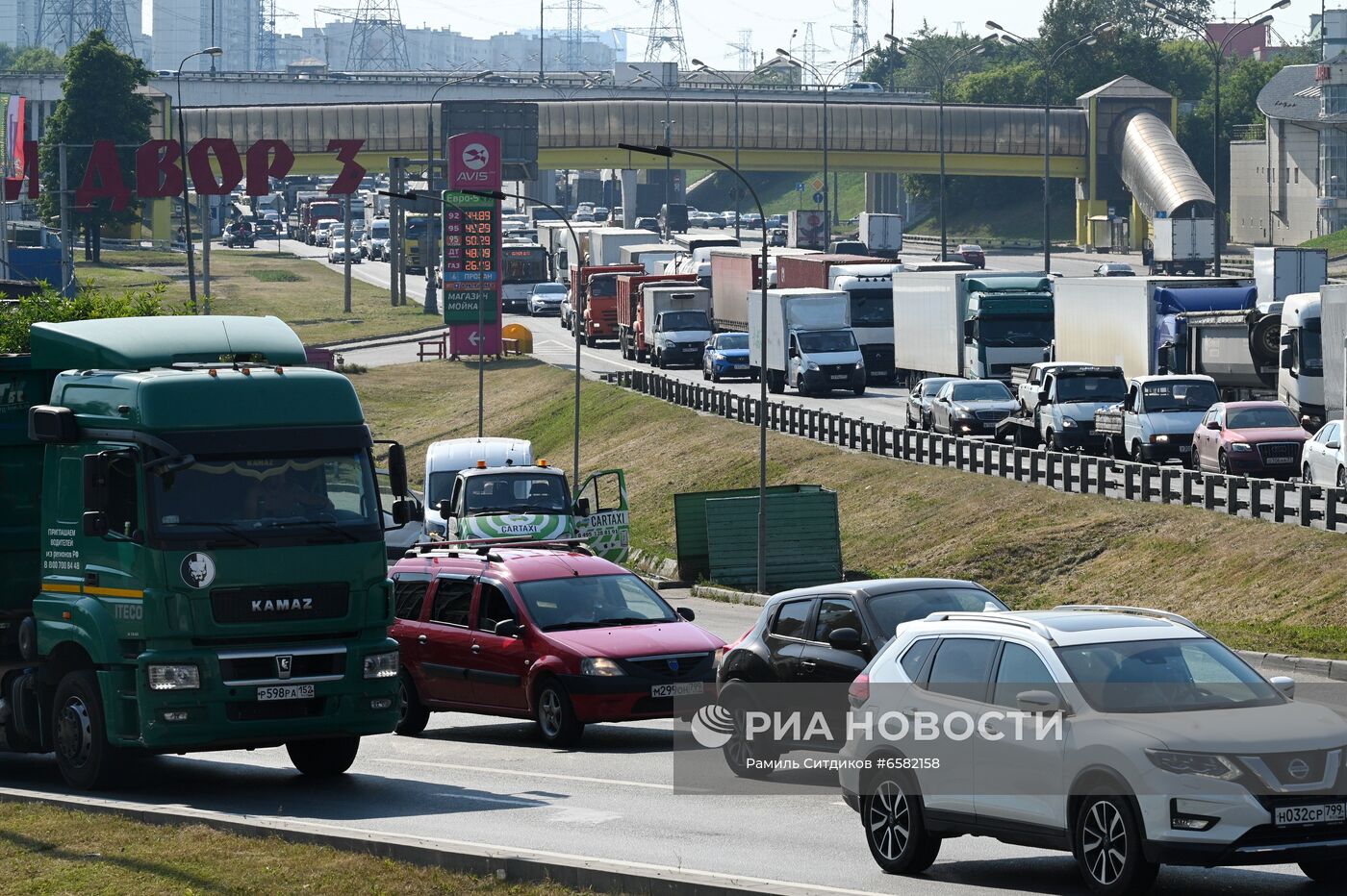 Новые правила передвижения грузовиков тяжелее 3.5 т по МКАД и ЦКАД вступят не раньше июля 