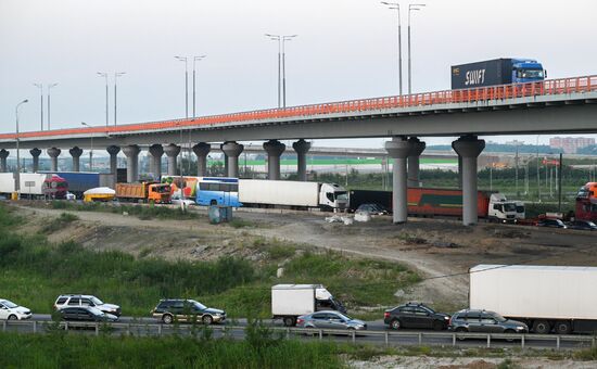 Новые правила передвижения грузовиков тяжелее 3.5 т по МКАД и ЦКАД вступят не раньше июля 