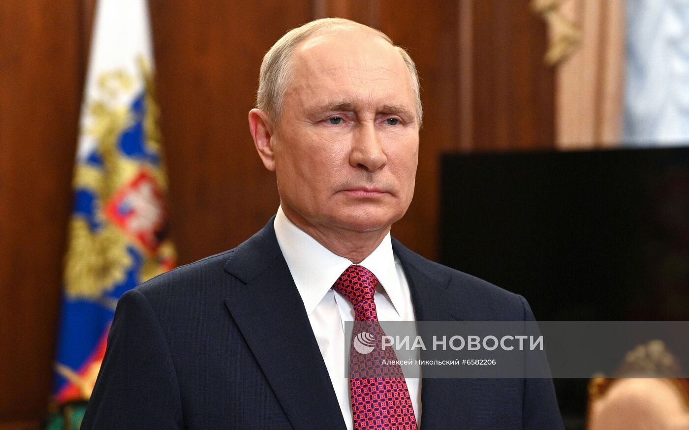 Видеообращение президента РФ В. Путина к выпускникам школ