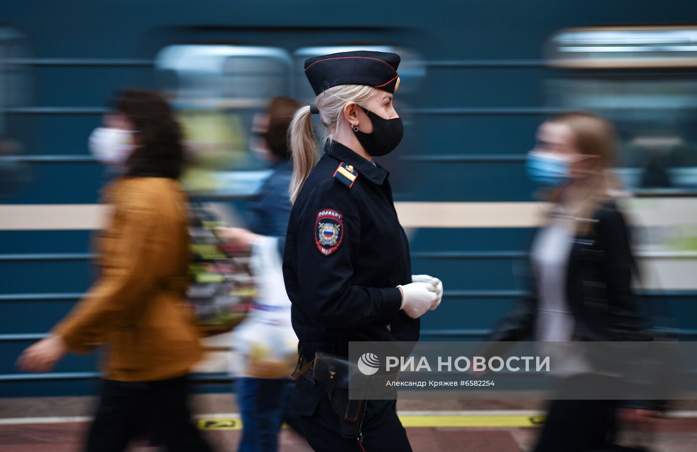 Проверка соблюдения масочного режима в метро Новосибирска