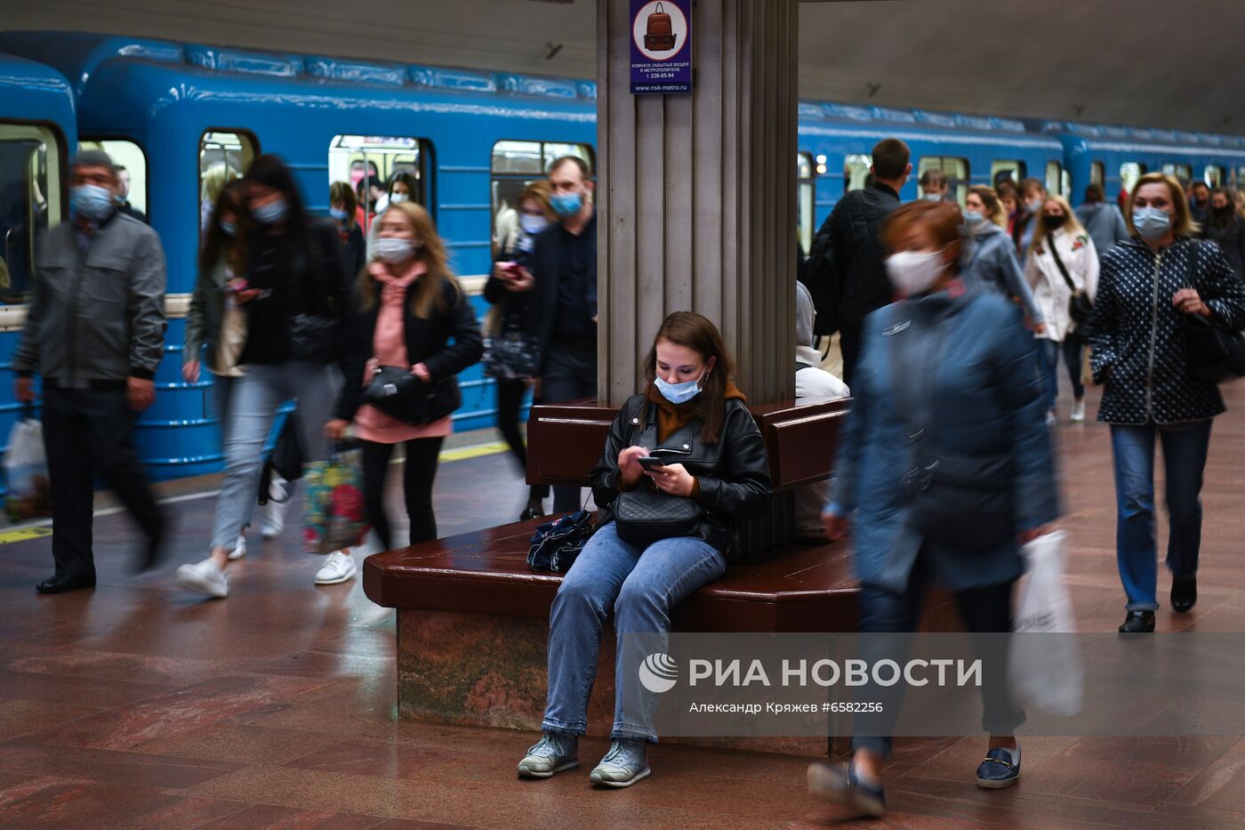 Проверка соблюдения масочного режима в метро Новосибирска