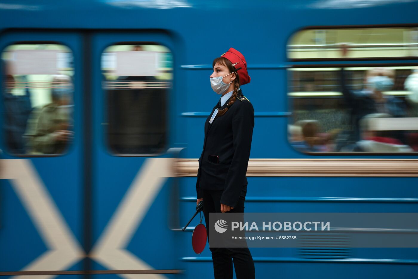 Проверка соблюдения масочного режима в метро Новосибирска