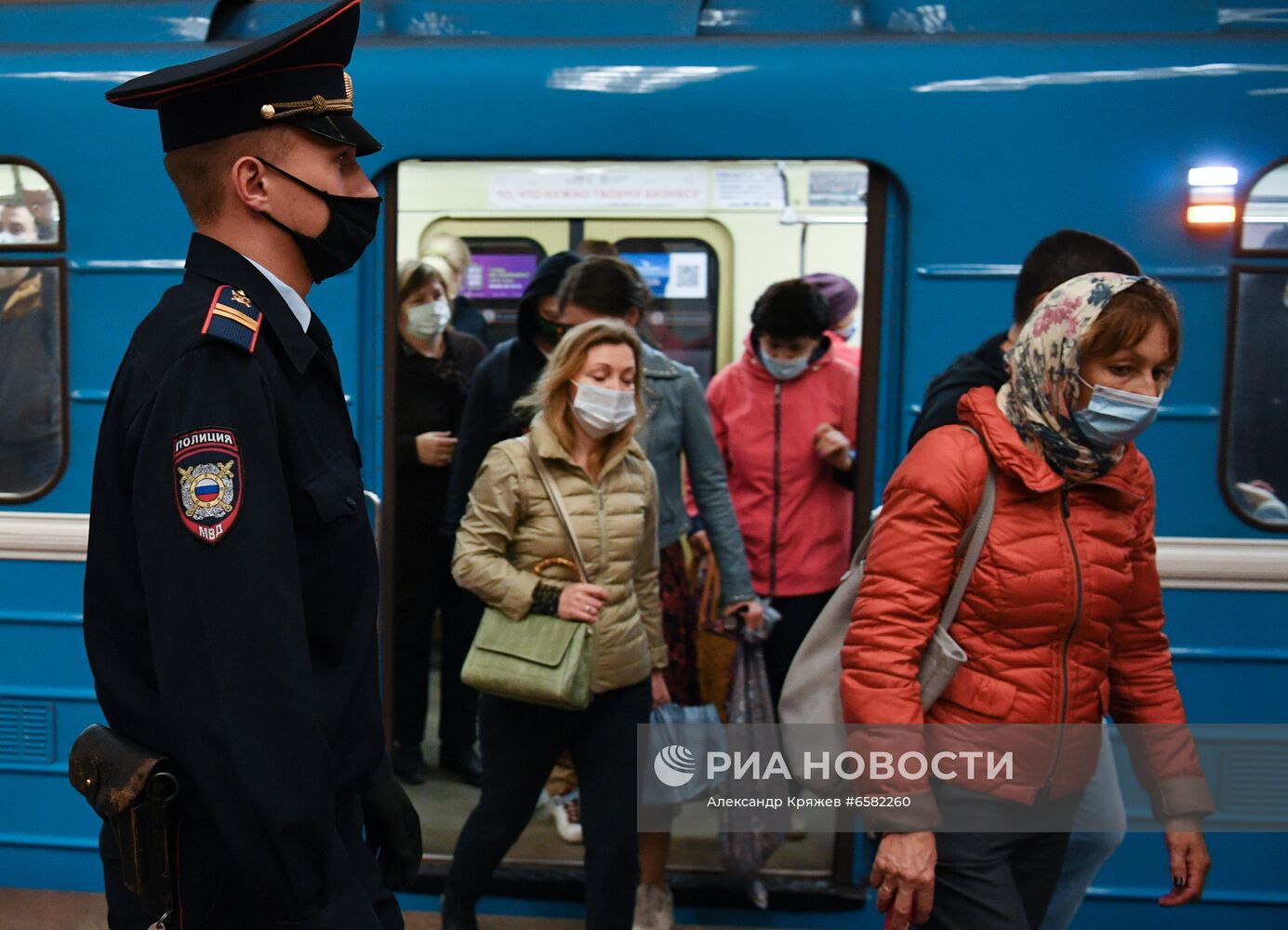 Проверка соблюдения масочного режима в метро Новосибирска